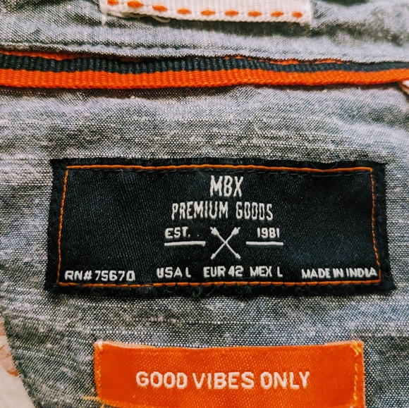 Flamingos theme shirt - Picture 2 of 3